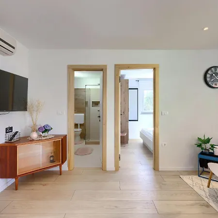 Laura By Interhome * 普拉