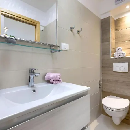 Laura By Interhome 普拉