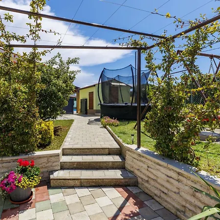 Laura By Interhome Semesterbostad *