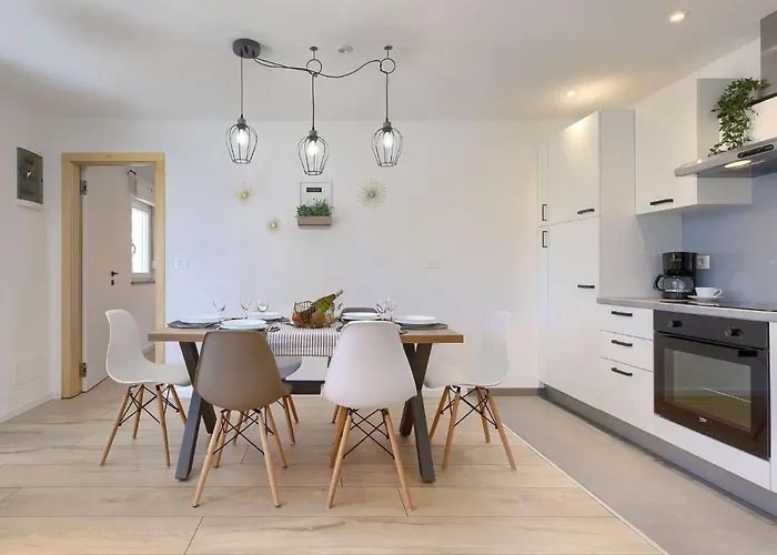 Laura By Interhome Pula