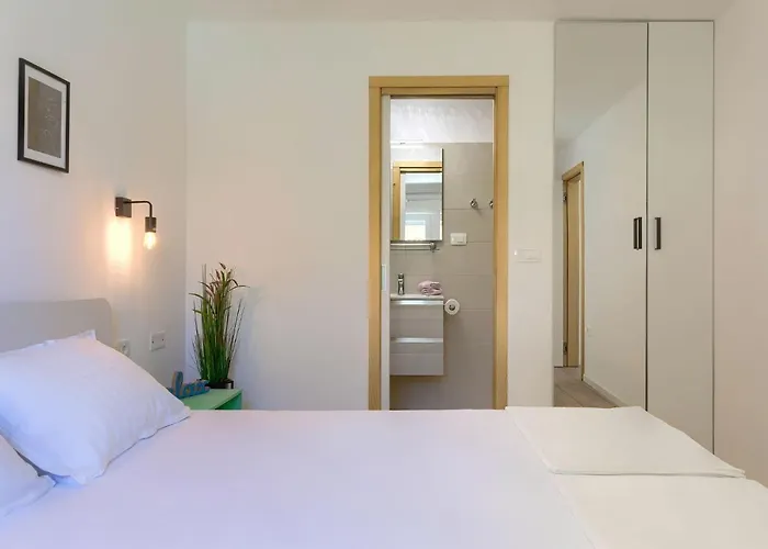 Laura By Interhome Pula