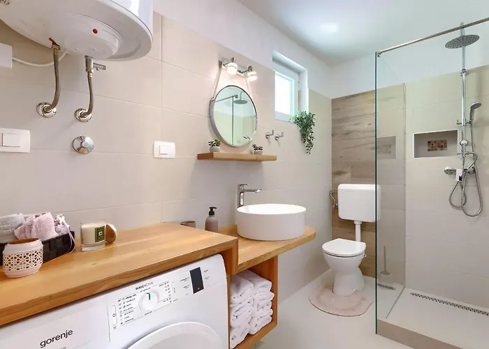 Laura By Interhome * Pula