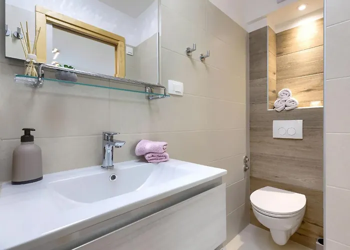 Laura By Interhome Pula