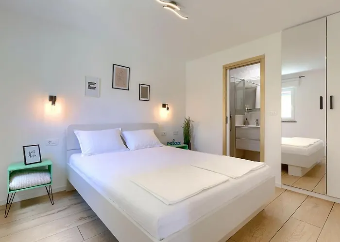 Laura By Interhome Pula