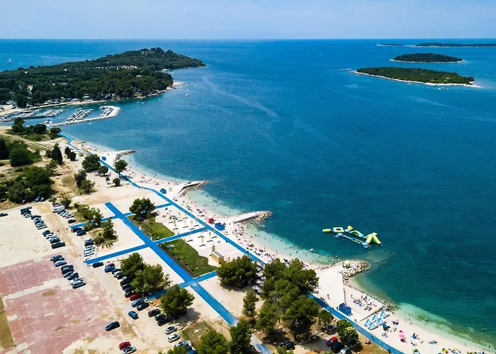 Сasa de vacaciones Laura By Interhome Pula