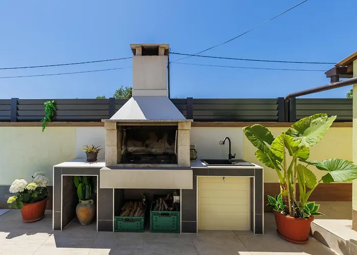 Сasa de vacaciones Laura By Interhome *