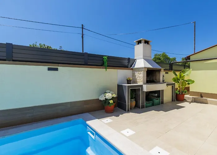 Laura By Interhome *