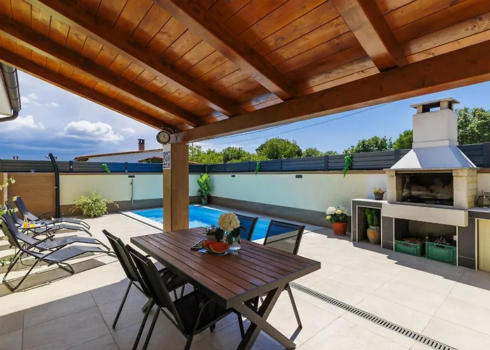 Laura By Interhome * Pula