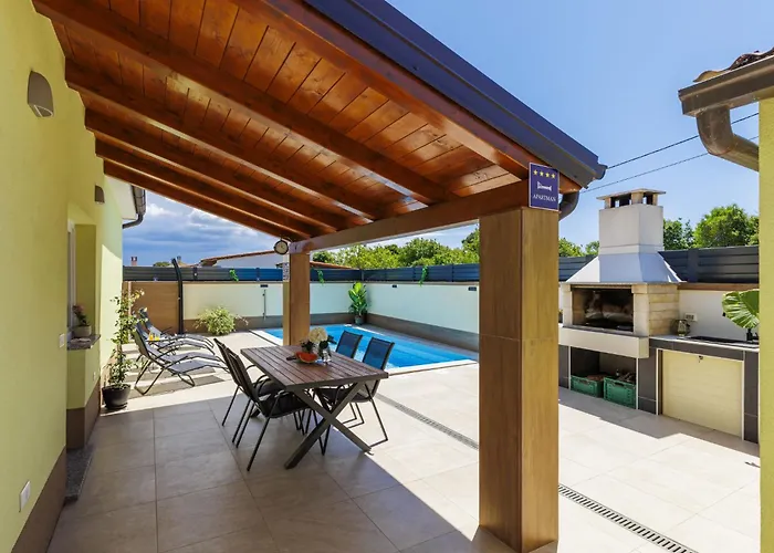 Сasa de vacaciones Laura By Interhome