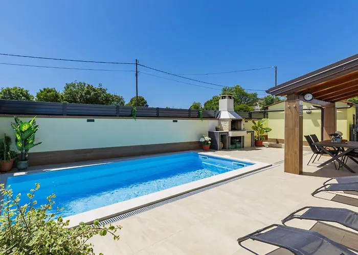 Сasa de vacaciones Laura By Interhome *