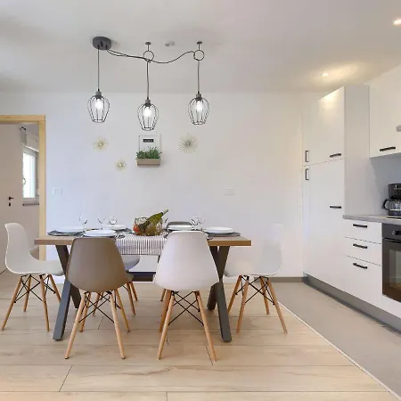 Laura By Interhome Pula