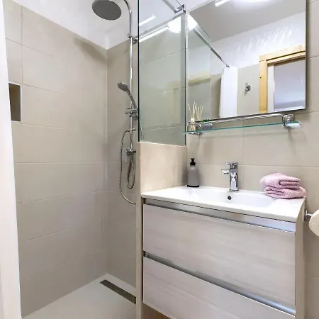 Laura By Interhome Tatil Evi Pula