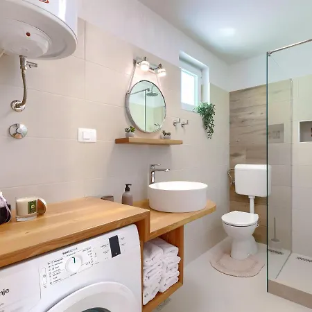 Laura By Interhome * Pula