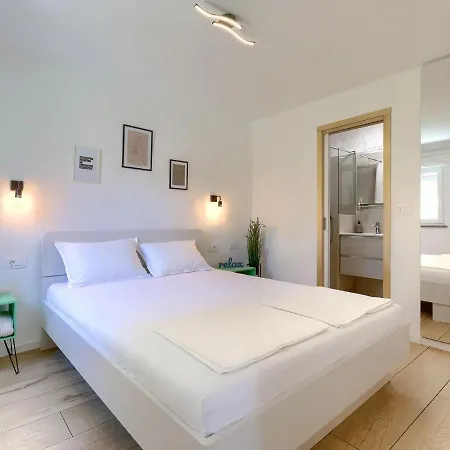 Laura By Interhome Pula