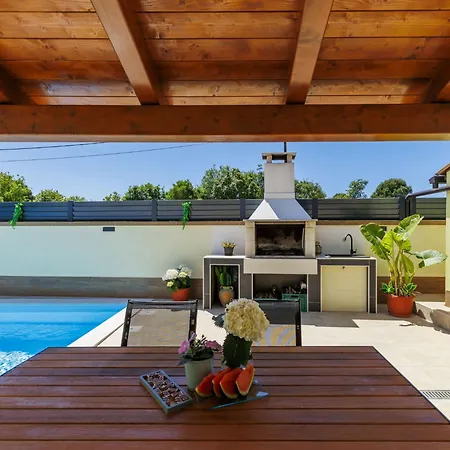 Laura By Interhome Tatil Evi Pula